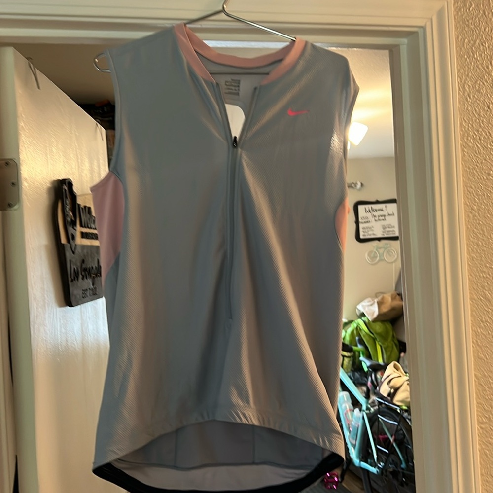 Sleeveless cycling jersey